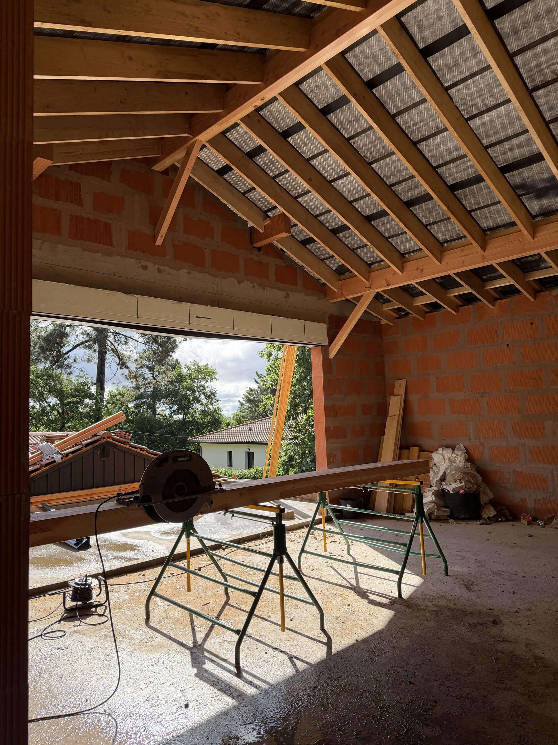 Chantier de charpente en cours sur le Bassin d'Arcachon